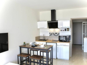 Appartement moderne 2 Pièces RDC, climatisé avec terrasse, proche commerces, 4 couchages - FR-1-252A-118
